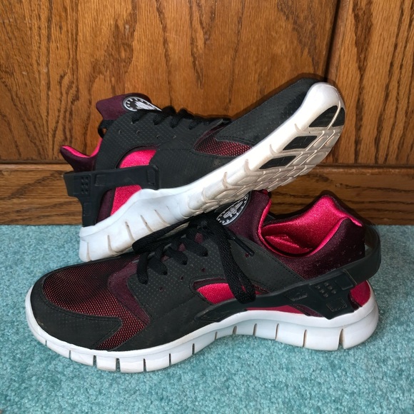 Nike Shoes - Nike Huarache Sneakers